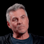 Bruno Gaccio, candidat LFI : entre humour caustique et accusations de complotisme