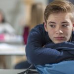 Abandonner ses études : une réalité peu rémunératrice sur le marché du travail