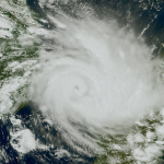 Le cyclone Fitya touche la nuit : plus de 8 000 évacuations suite à la tempête