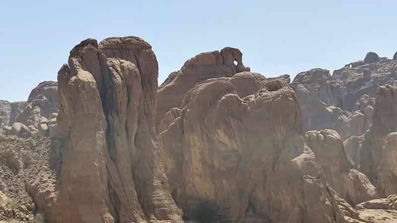 Des montagnes de ce type sont présentes dans le désert.