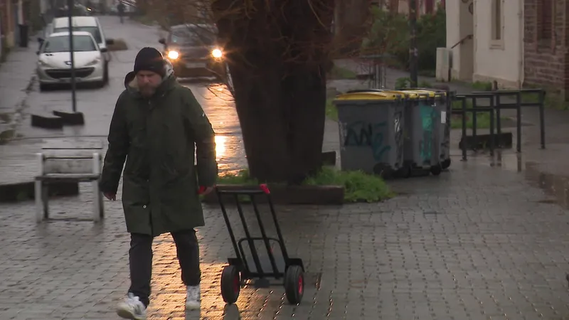 Sébastien venu récupérer parpaings et sacs de sable