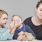 Les interdits face aux écrans : conseils pour une vie familiale apaisée