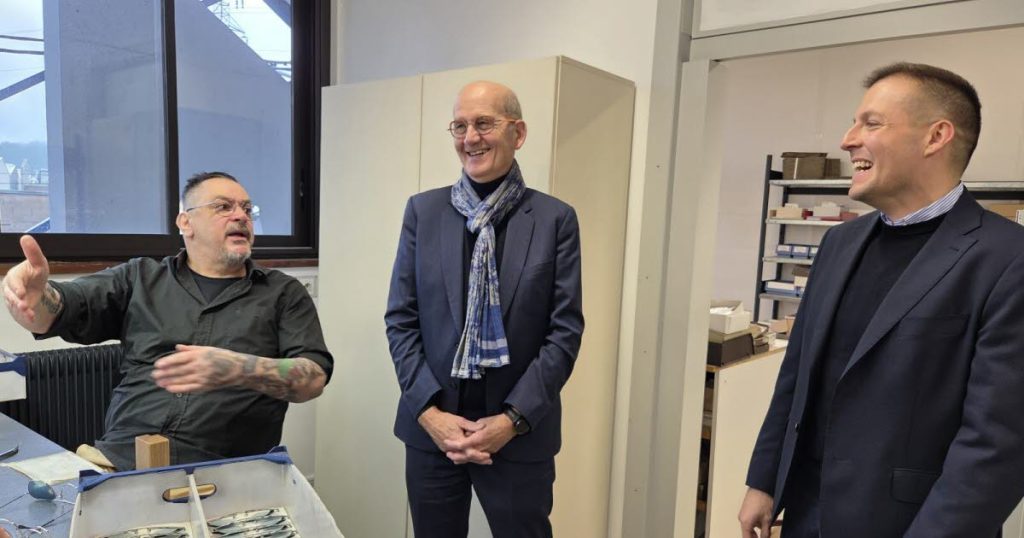 Jura : Controverse sur les lunettes "Macron", confirmées fabriquées à Lons-le-Saunier