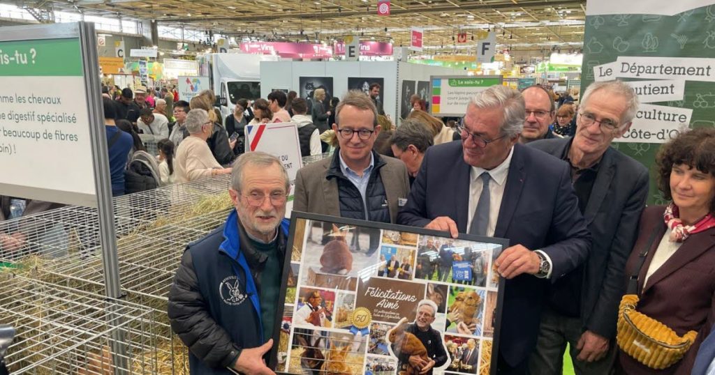 Paris : Un éleveur de lapins reçoit son huitième prix du président de la République