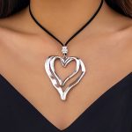 1pc Collier à collier de cœur exagéré de style facile et luxueux | Convient pour le port quotidien, les déplacements et toutes les saisons, idéal comme cadeau de Saint-Valentin, en alliage de zinc