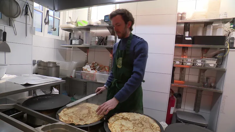 Jean-Baptiste a ouvert sa crêperie il y a un an à Rennes, et c'est une réussite.