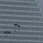 Sauts en parachute interdits à Paris : focus sur les adeptes du Base-Jump, une pratique risquée