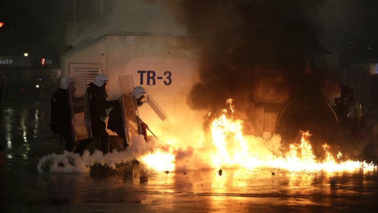 Albanie : interpellations suite à la manifestation violente contre le gouvernement corrompu