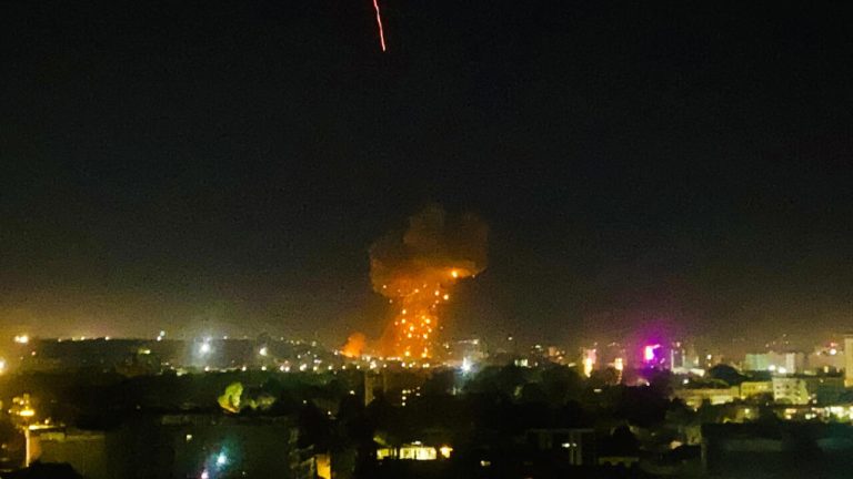 Le gouvernement afghan accuse le Pakistan d'avoir tué 400 civils lors d'une frappe sur un hôpital