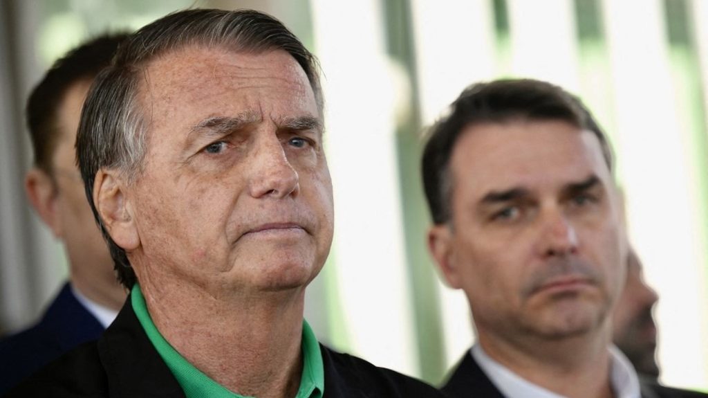 Jair Bolsonaro, ancien président brésilien, hospitalisé en soins intensifs pour pneumonie bactérienne