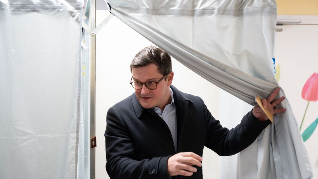 A Lille, les écologistes annoncent fusionner avec les socialistes, arrivés en tête, et rejettent l'offre des insoumis au 2d tour