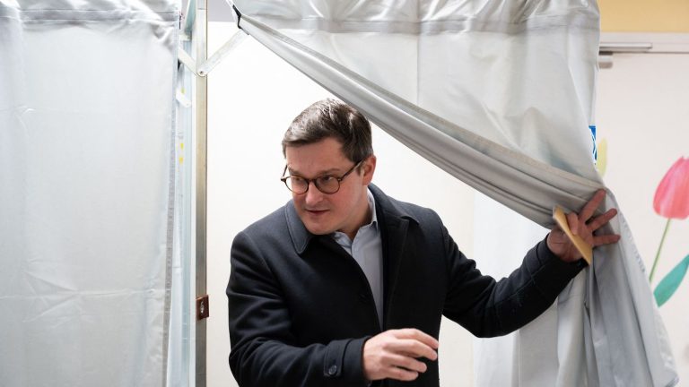 A Lille, les écologistes annoncent fusionner avec les socialistes, arrivés en tête, et rejettent l'offre des insoumis au 2d tour