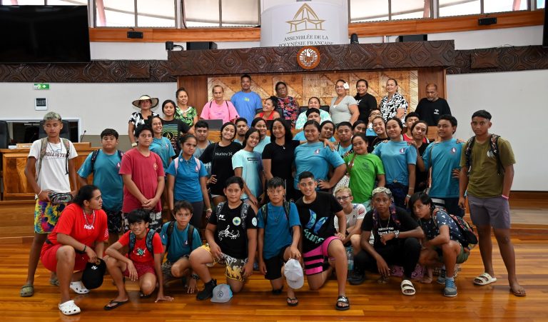 Visite guidée pour des élèves du collège de Tubuai