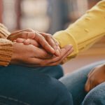 Consoler une personne malade : conseils pratiques pour accompagner un proche en souffrance