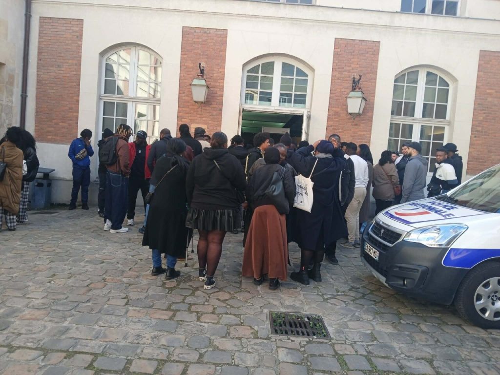 Mort d’Olivio Gomes à Poissy en 2020 : dix ans de prison requis contre le policier auteur du tir fatal