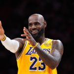 NBA : LeBron James établit un record de longévité avec 1 612 matchs en saison régulière
