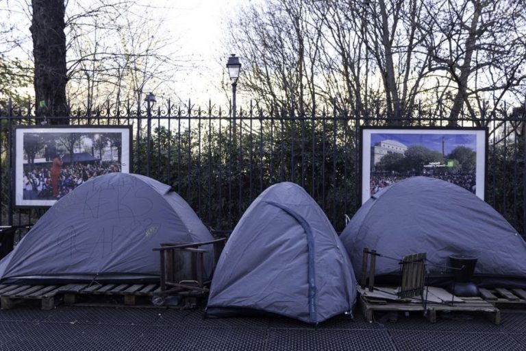 Les notes du 'Solidarité score' des candidats aux municipales de Paris : un outil pour les invisibles