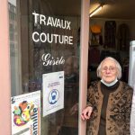 À 95 ans, Gisèle, la commerçante la plus âgée de la ville, prend une retraite bien méritée