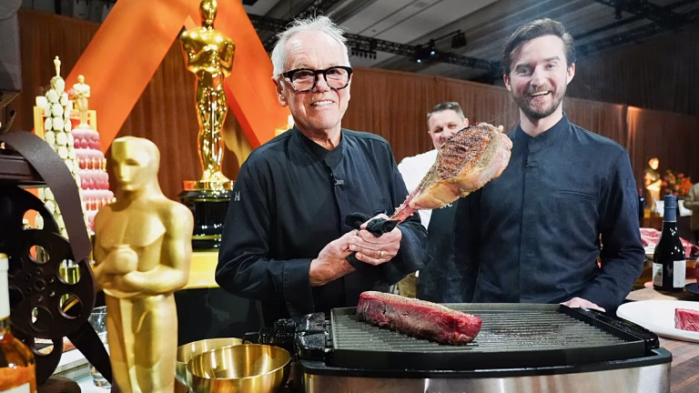 Wolfgang Puck, le chef emblématique des Oscars 2026 à Hollywood