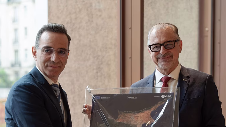 Chypre devient membre associé de l'Agence spatiale européenne.