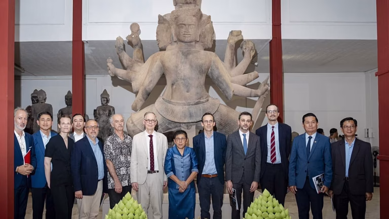 Cambodge : dévoilement de la statue restaurée de Shiva dansant