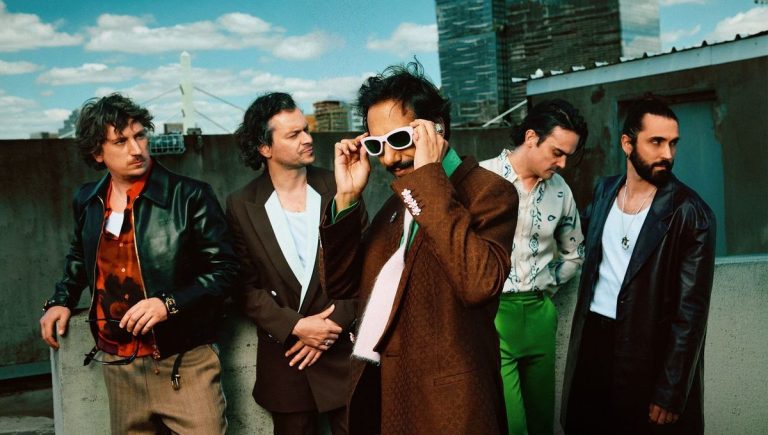 Les coulisses de la tournée de Feu ! Chatterton : découvrez les moments clés