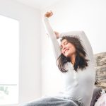 Dimanche matin : un mouvement simple pour réveiller le corps en douceur - ICI