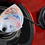 Réduire sa consommation d'essence : astuces pratiques et conseils efficaces