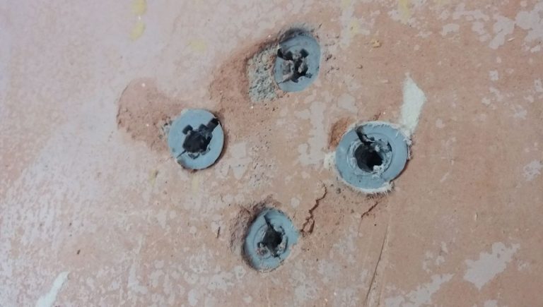 Comment retirer une cheville dans un mur avec un tire-bouchon : méthode expliquée