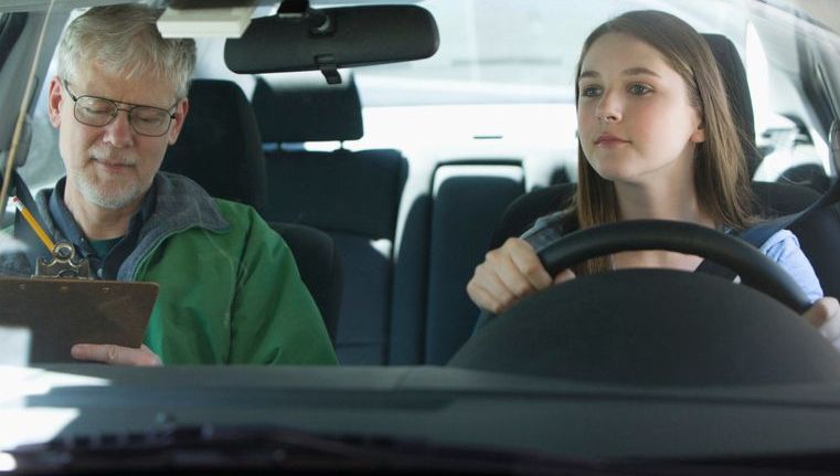 Le permis à un euro : Une solution pour alléger le coût de la conduite ? - ICI