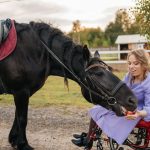 Les bienfaits de l'équithérapie avec Juliette Lecoq - ICI