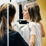 Cancer chez les personnes âgées : une onco-gériatre alerte sur la banalisation des symptômes