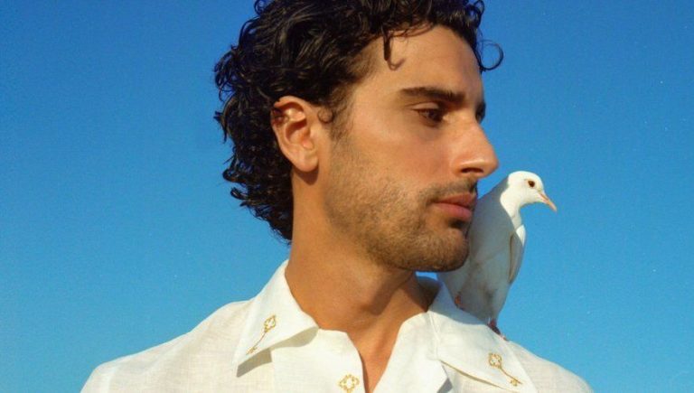 L'artiste toulousain Foé... dans l'A400M à Aeroscopia - ICI