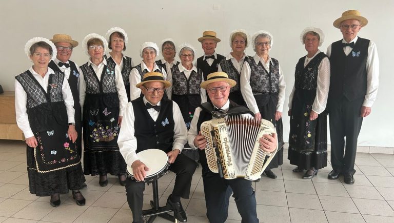 Les Papillons Azur perpétuent la tradition des danses folkloriques - ICI