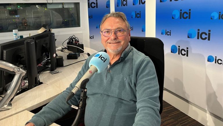 "Je vois des mésanges, des rouges-gorges" nous dit Françoise qui observe les oiseaux dans son jardin au Mans - ICI