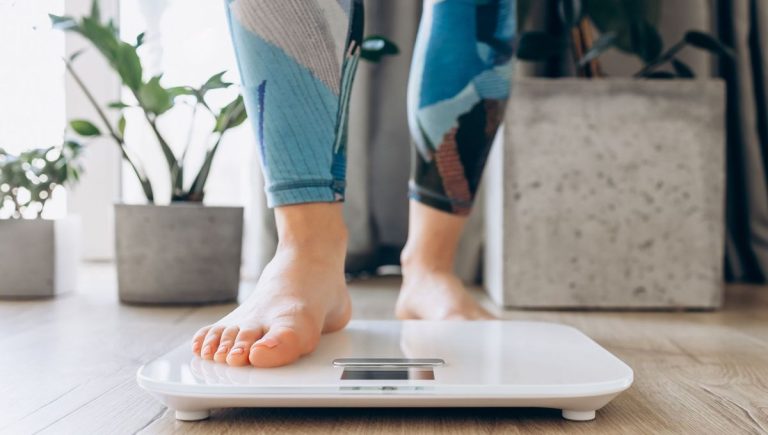 Régimes, jeûne intermittent : une diététicienne remet l’équilibre au cœur de l’assiette - ICI