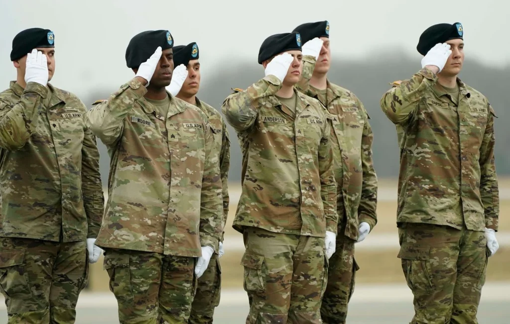 Un réfugié afghan meurt quelques heures après avoir été arrêté par l'ICE