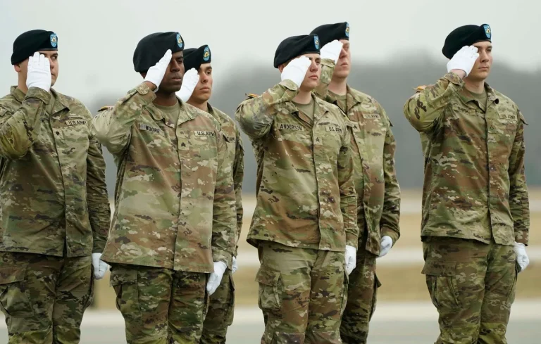 Début du procès d’un policier qui a tué un automobiliste lors d’une filatur…