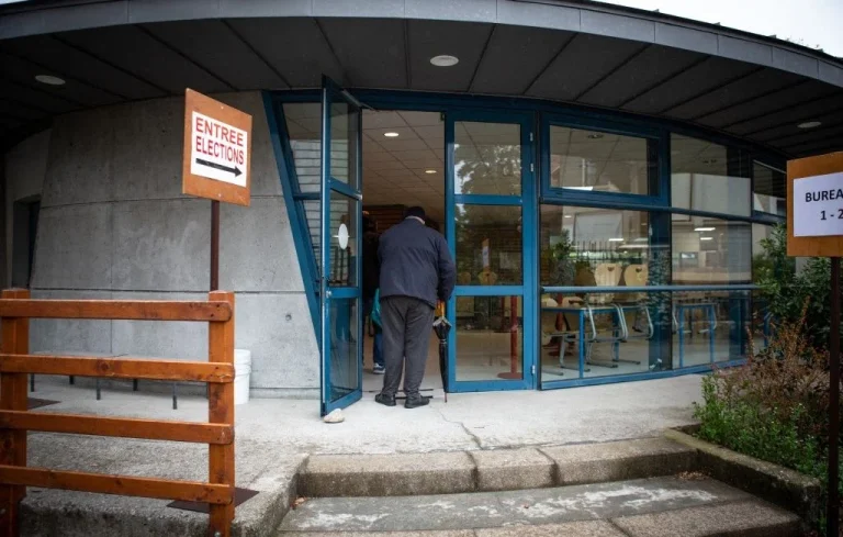 Un homme décède d’un malaise cardiaque dans un bureau de vote à Annecy
