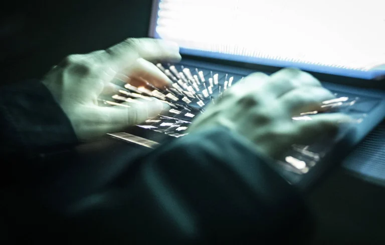 Un homme écroué à Paris pour avoir administré un site pédopornographique