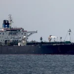 Le pétrolier Deyna intercepté en Méditerranée arrive à Fos pour une enquête