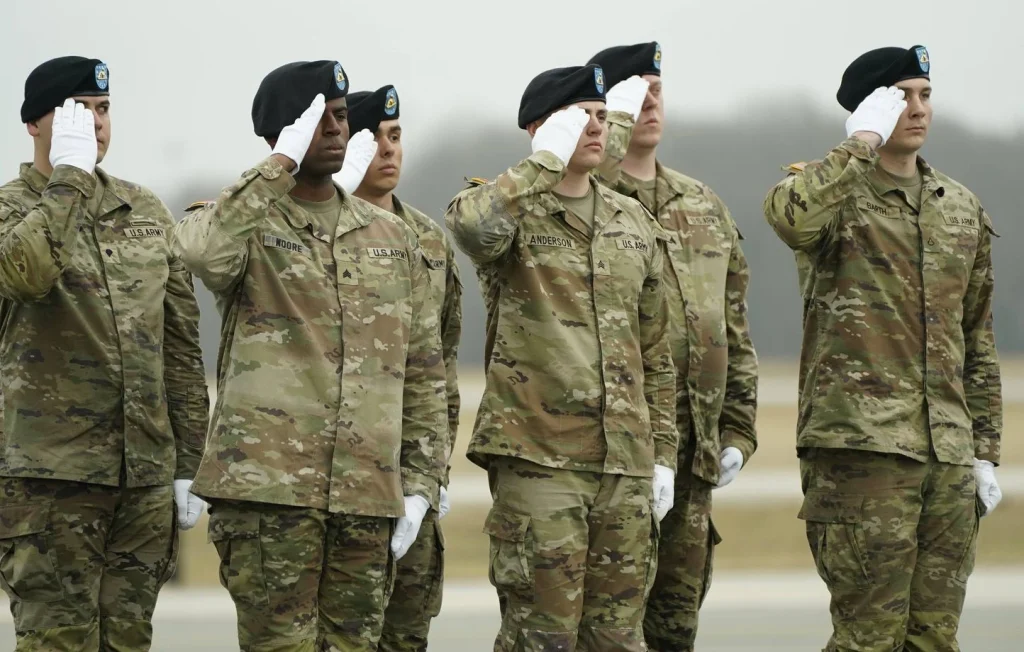 Des soldats américains en pleurs : décryptage d'une fake news récurrente