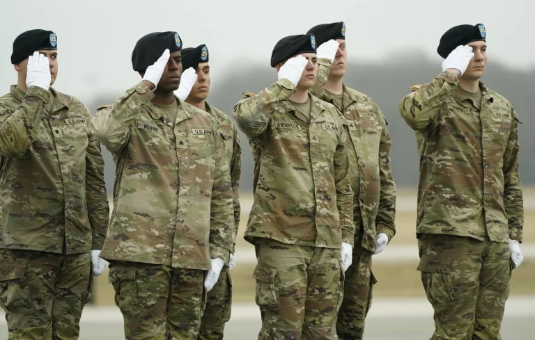 Des soldats américains en pleurs : décryptage d'une fake news récurrente