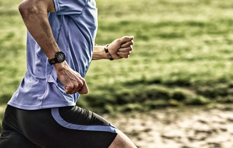 Montre de sport outdoor : critères essentiels pour bien choisir votre modèle