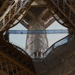 Tour Eiffel : une passerelle suspendue à 60 mètres de hauteur pour une vue imprenable