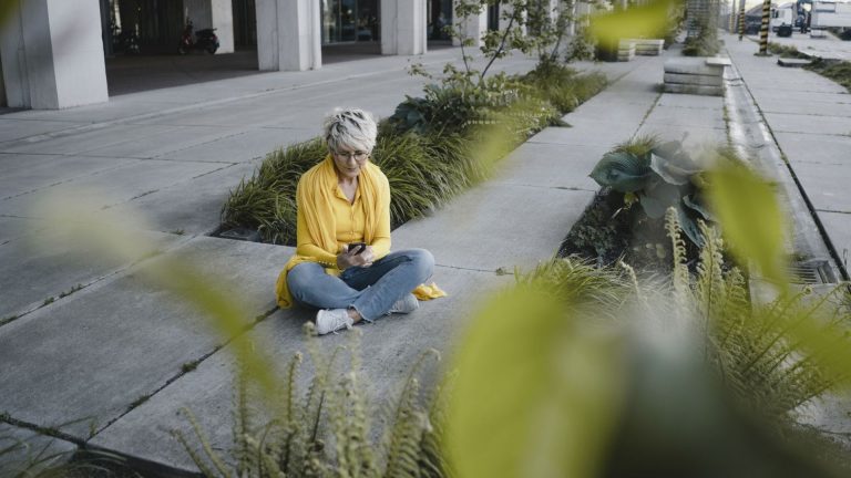 L'exclusion des femmes dans l'espace public des grandes villes : un constat alarmant - RTBF Actus