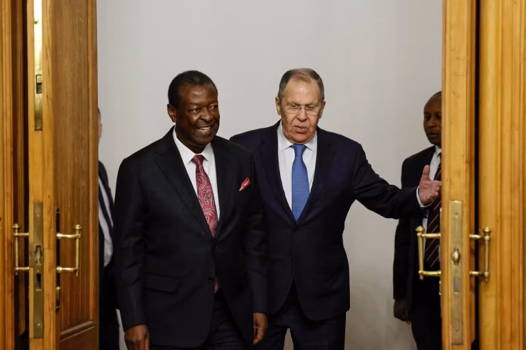 Le ministre kényan confirme l'arrêt de l'enrôlement des Kényans dans l'armée russe