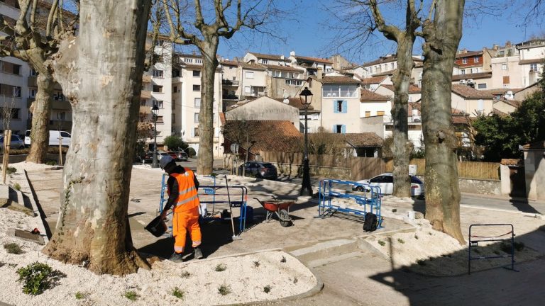 À Auch, inquiétudes et rumeurs sur le réaménagement de la place du Caillou et ses impacts