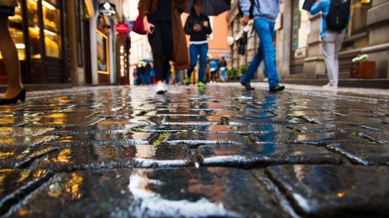 Météo : 12 départements en alerte jaune ce lundi, l'Occitanie touchée par des intempéries