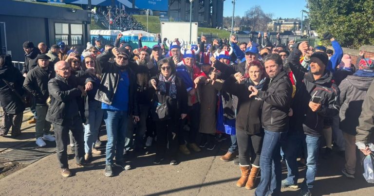 "On rêvait de ce moment, on a envie de pleurer": Amandine, victime d'une arnaque aux billets pour le match Écosse-France - ICI